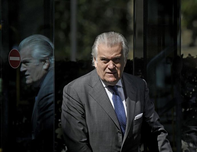 El extesorero del PP Luis Bárcenas, a su salida de la sede de la Audiencia Nacional, después de comparecer, a 16 julio de 2021, en Madrid (España). Bárcenas comparece este viernes en la sede de la Audiencia Nacional por la investigación sobre las presun