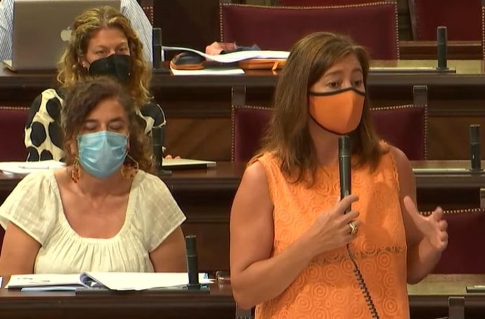 Archivo - La presidenta del Govern, Francina Armengol, en el Parlament.