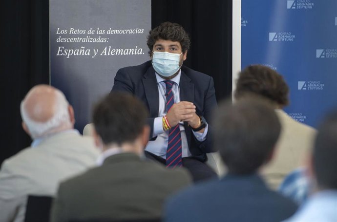 El presidente de la Región de Murcia, Fernando López Miras, interviene en las jornadas 'Los retos de las democracias descentralizadas: España y Alemania', en el Círculo de Bellas Artes, a 16 de julio de 2021, en Madrid (España). Las jornadas son organiz