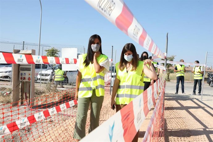 La vicealcaldesa de Madrid, Begoña Villacís (i), y la concejala delegada de Deporte, Sofía Miranda.