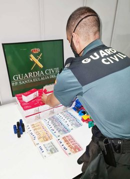 Material incautado por la Guardia Civil.
