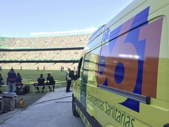 Ambulancia en el estadio del Betis.