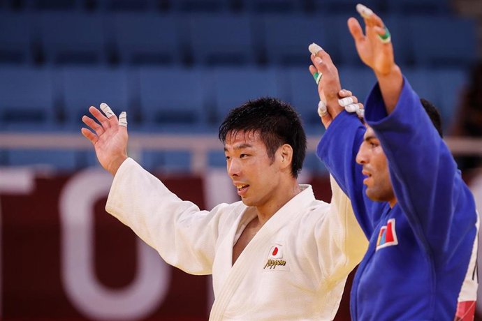 27 July 2021, Japan, Tokyo: Japan's Takanori Nagase (white) and Mongolia's Saeid Mollaei react during the judo men's -81kg gold medal bout at the Nippon Budokan as part of the Tokyo 2020 Olympic Games. Photo: Oliver Weiken/dpa