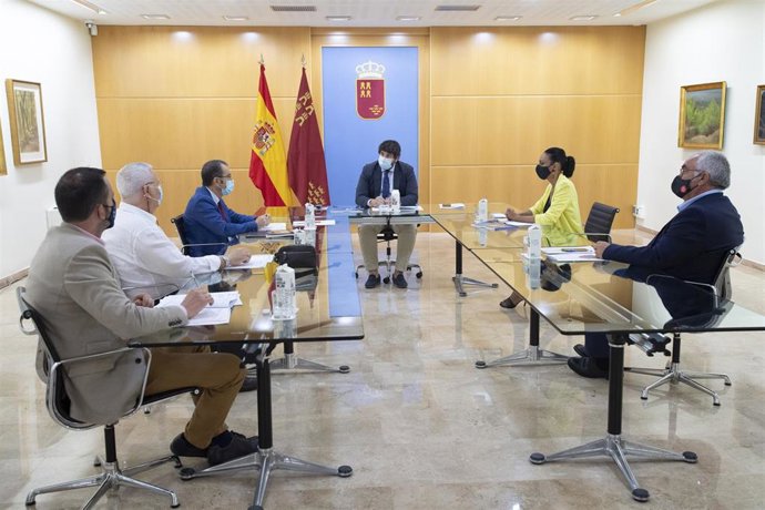 El presidente de la Comunidad, Fernando López Miras, se reúne con el presidente del Centro Tecnológico Nacional de la Conserva y Alimentación (CTNC), José García Gómez