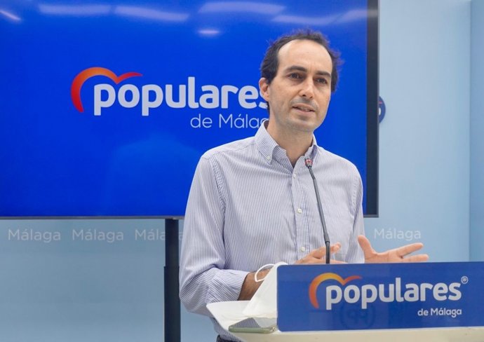 Miguel Ángel Ruiz, vicesecretario y parlamentario andaluz por el PP de Málaga, en rueda de prensa