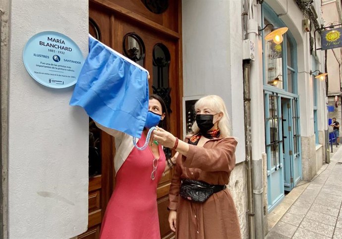 Descubrimiento de la placa dedicada a María Blanchard en la ruta de ilustres de Santander