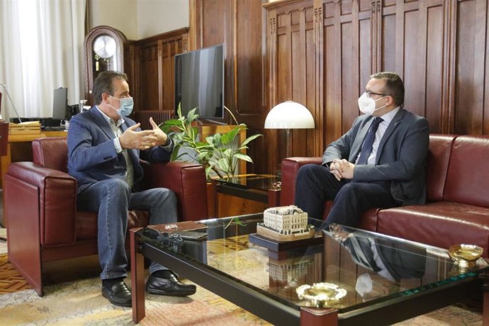 Reunión del presidente de la Junta General del Principado, Marcelino Marcos Líndez, con José Antonio Garmón, director general de Gobernanza Pública, Transparencia, Participación Ciudadana y Agenda 2030.