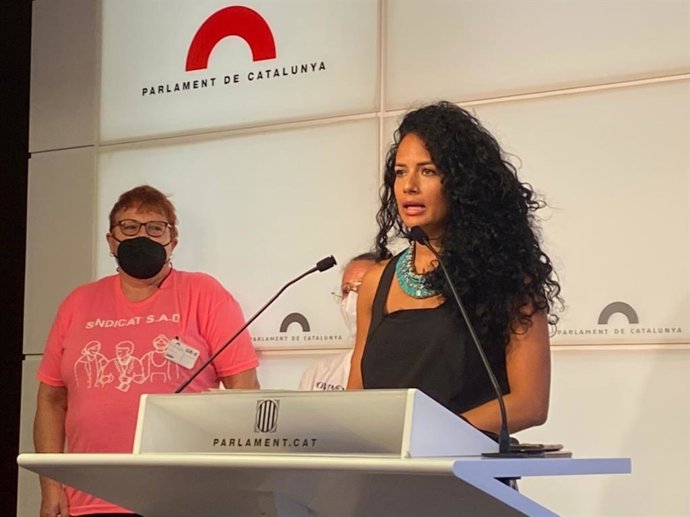 La diputada de los comuns en el Parlament Jessica González en rueda de prensa en el Parlament