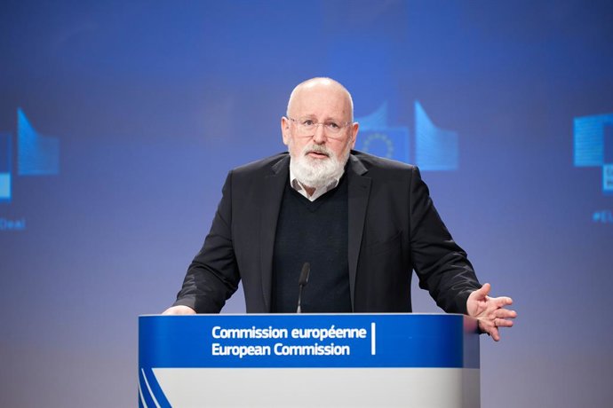Archivo - FILED - 24 February 2021, Belgium, Brussels: European Commissioner for European Green Deal Frans Timmermans speaks during a press conference on "Building a Climate-Resilient Future - A new EU Strategy on Adaptation to Climate Change" at the EU