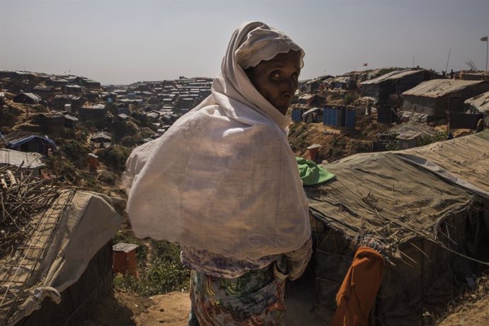 Archivo - Una refugiada rohingya en Bangladesh