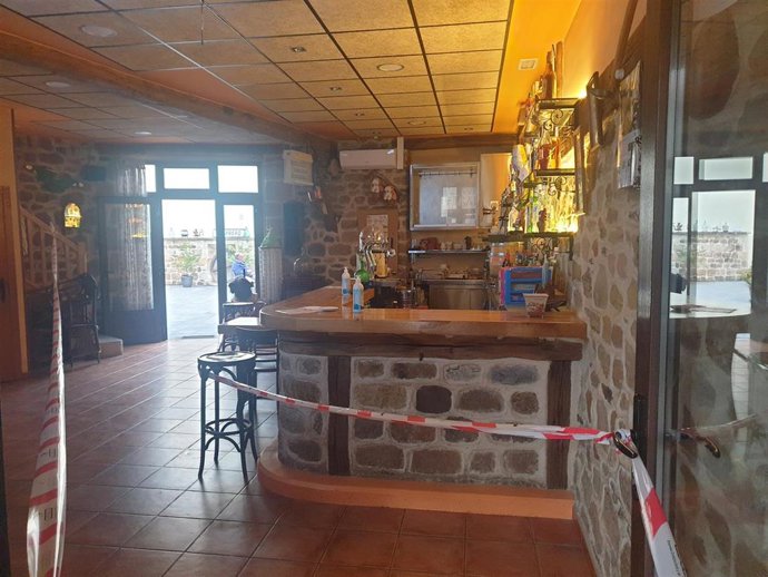 Interior de un bar cerrado