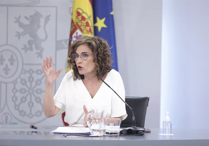 La ministra de Hacienda y Función Pública, María Jesús Montero, interviene en una rueda de prensa posterior al Consejo de Ministros celebrado en Moncloa, a 27 de julio de 2021, en Madrid (España). 