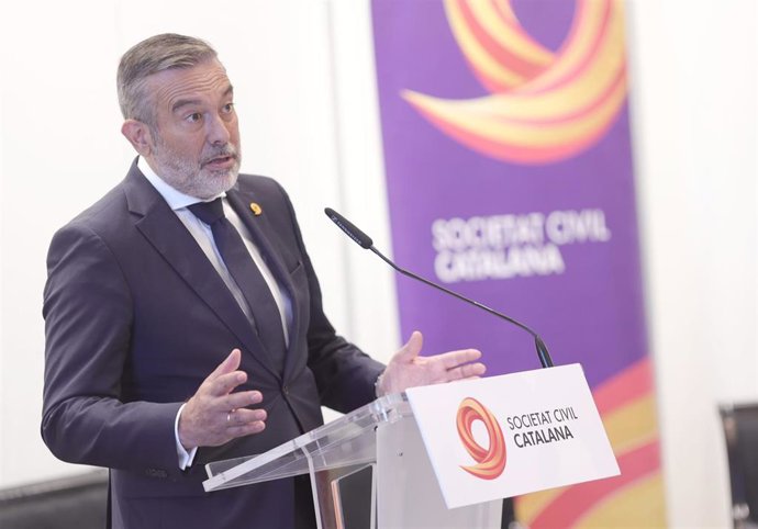 El consejero de Presidencia, Justicia e Interior de la Comunidad de Madrid, Enrique López, interviene en un encuentro organizado en Madrid por la plataforma Sociedad Civil Catalana, a 7 de julio de 2021, en Madrid, (España). Se trata de una plataforma c