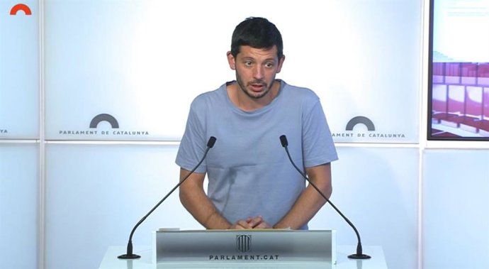 Archivo - El diputado de la CUP en el Parlament Xavier Pellicer en rueda de prensa del Parlament