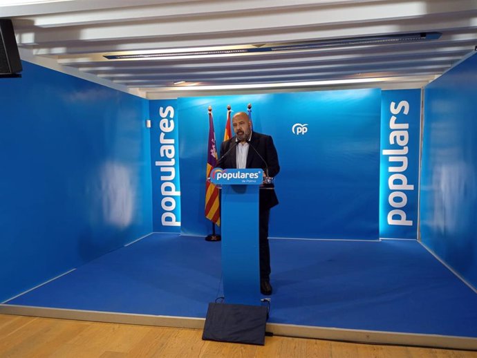 Archivo - El presidente del PP de Palma, Jaime Martínez, en una rueda de prensa.