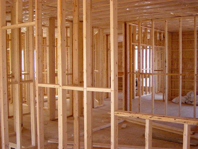 Archivo - Vivienda en construcción.
