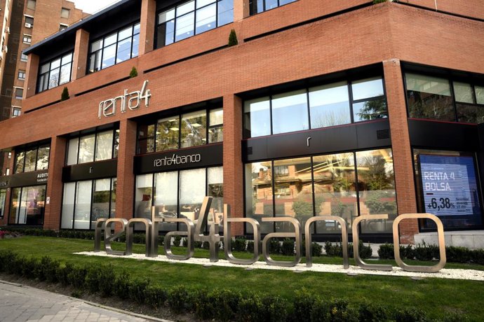 Archivo - Oficina de Renta 4 Banco en Madrid