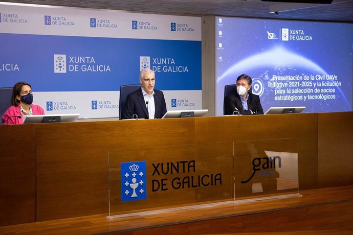 El vicepresidente segundo y conselleiro de Economía, Empresa e Innovación, Francisco Conde, asiste a la presentación de la estrategia del Polo Aeroespacial de Galicia 2021-2025.