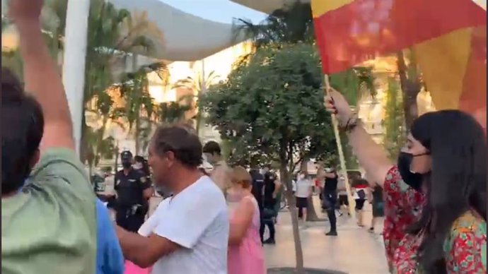 Imagen del video subido por Vox a las redes con Macarena Olona en Cádiz