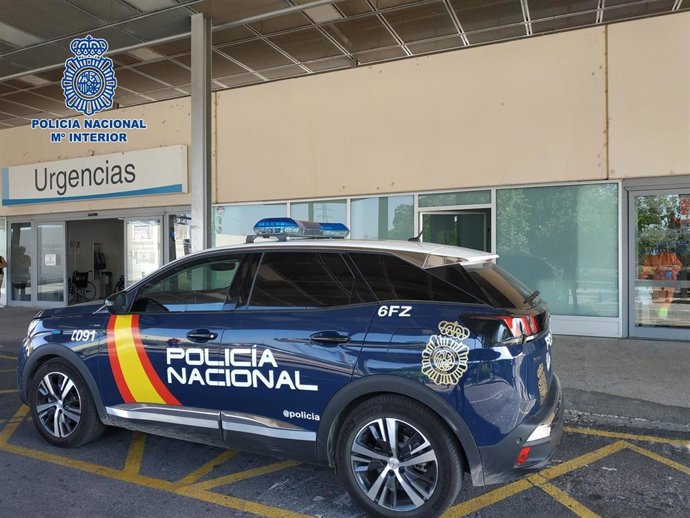 La Policía Nacional junto a urgencias del hospital San Pedro