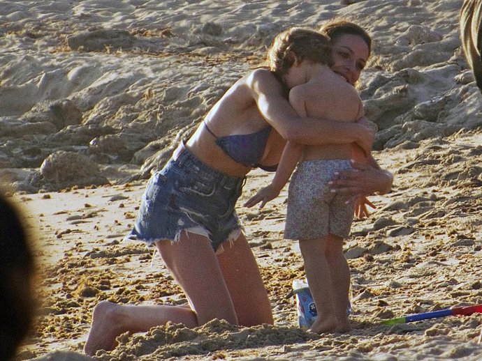 EVA GONZÁLEZ Y SU HIJO, CAYETANO