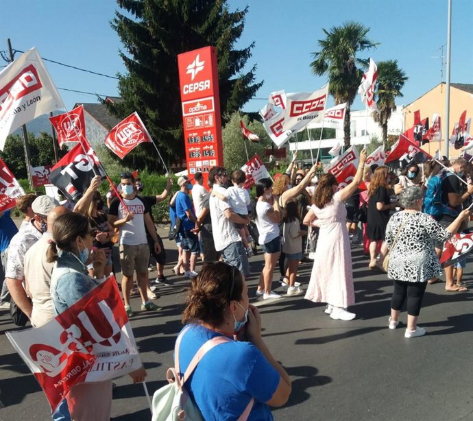 Concentración en apoyo a los trabajadores de LM en Ponferrada.