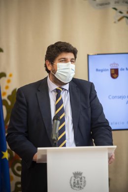 Archivo - El presidente del Gobierno regional, Fernando López Miras, en la rueda de prensa tras el Consejo de Gobierno