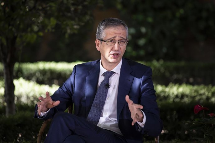 El gobernador del Banco de España, Pablo Hernández de Cos, participa en el panel de "Acción climática para una recuperación verde", a 2 de julio de 2021, en el Palacio de Zurbano, Madrid, (España).