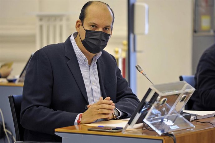 El portavoz de Hacienda del Grupo Popular, Luis Alfonso Hernández Carrón