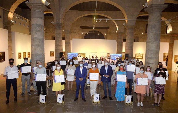 El Palacio Almudí ha sido escenario de la entrega de diplomas a las 47 nuevas empresas y entidades que han obtenido el distintivo de Compromiso de Calidad Turística y Establecimiento Preparado frente a la Covid-19'