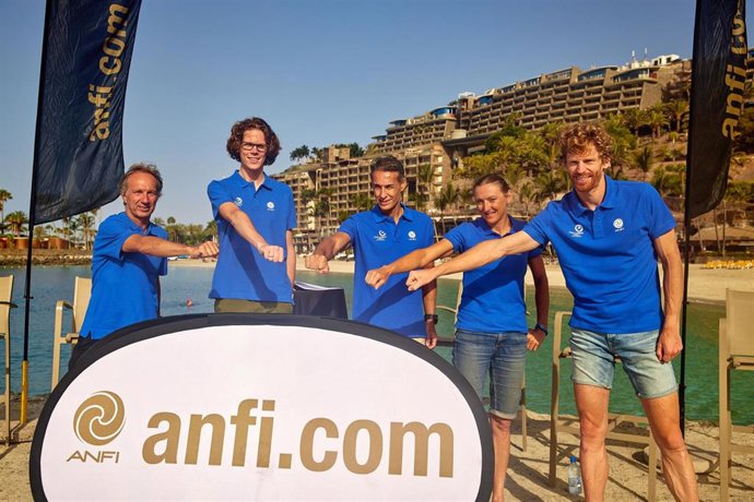 Foto tomada en el acuerdo entre el Grupo Anfi y 'Challenge Family'