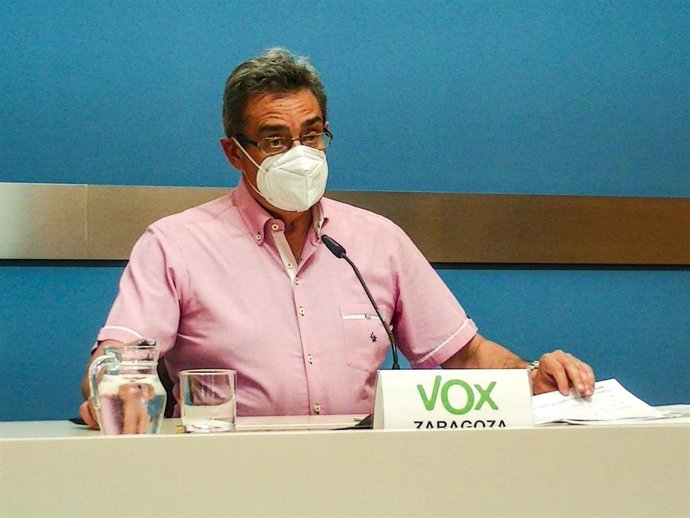 El portavoz del grupo municipal de VOX en el Ayuntamiento de Zaragoza, Julio Calvo