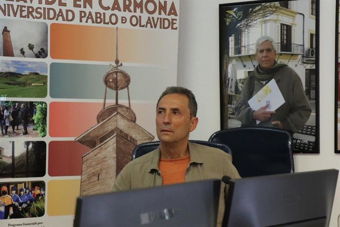 El psicólogo sistémico y especialista en Neuroeducación y director del Máster de Neurociencia, Mindfulness y Terapias de Tercera Generación, Rafael Nieto, durante la celebración de los Cursos de Verano de la UPO en Carmona (Sevilla)
