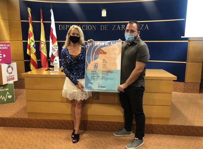Ros Cihuelo y Toño Monzón durante la presentación del ciclo 'En torno al agua' en la DPZ