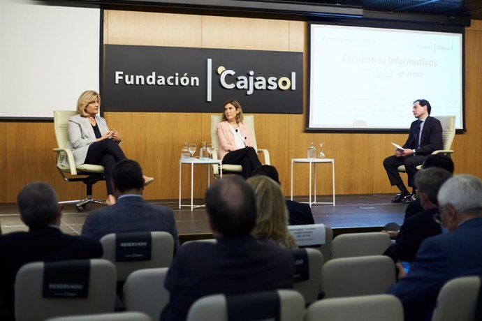 Báñez y Blanco durante el encuentro informativo