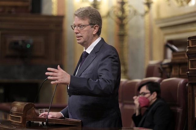 El portavoz del PDeCAT en el Congreso, Ferrán Bel, interviene en una sesión plenaria en el Congreso