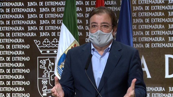 El presidente de la Junta, Guillermo Fernández Vara, en rueda de prensa este miércoles tras el Consejo de Gobierno