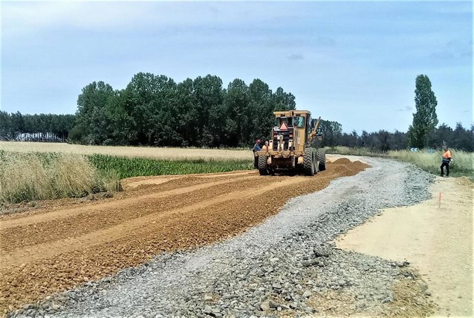 Obras en la carretera de Villotilla y en la senda de peregrinos.