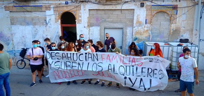 Protesta contra un desallotjament en el barri de Malilla