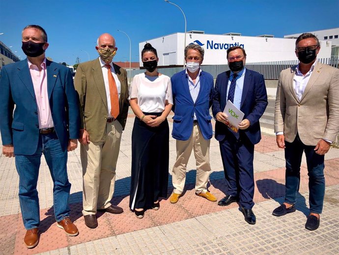 Macarena Olona con dirigentes de Vox e la provincia de Cádiz