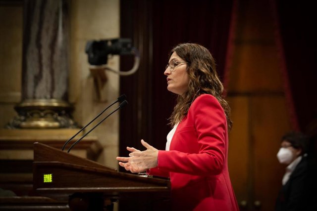 La consellera de la Presidencia, Laura Vilagrà, interviene durante un Pleno en el Parlament de Catalunya, a 22 de julio de 2021, en Barcelona, Catalunya (España). 