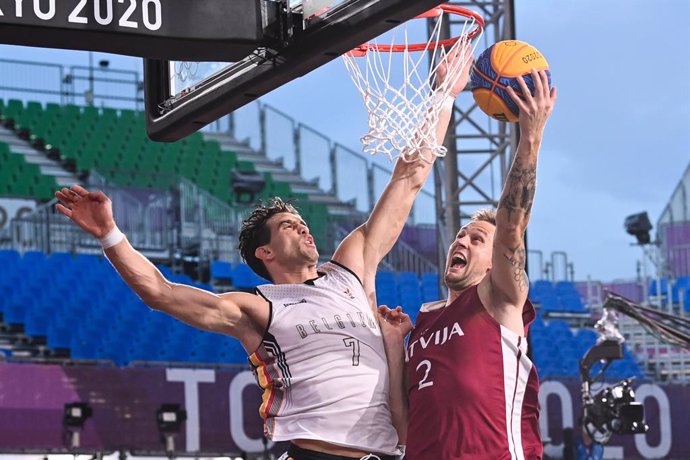 28 July 2021, Japan, Tokyo: Belgium's Rafael Bogaerts and Latvia's Karlis Lasmanis battle for the ball during the Men's Basketball 3x3 Semifinal match between Belgium and Latvia at the Aomi Urban Sports Park, part of the Tokyo 2020 Olympic Games. Photo:
