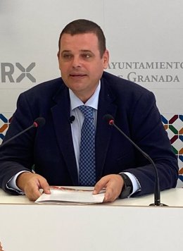 El portavoz del grupo municipal de Vox en el Ayuntamiento de Granada, Onofre Miralles.