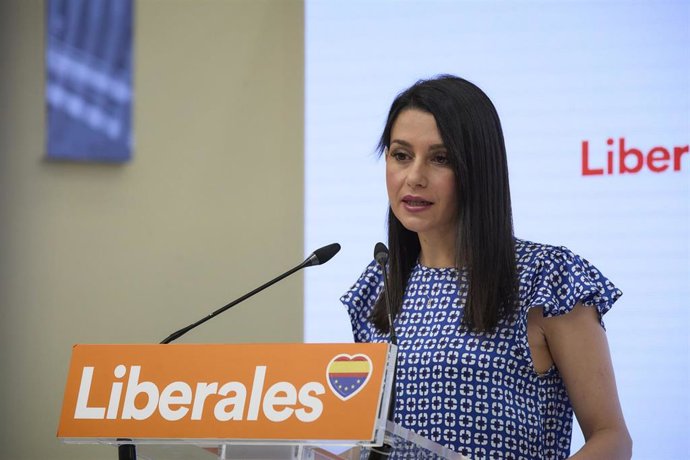 La presidenta de Ciudadanos, Inés Arrimadas, en una rueda de prensa en la sede del partido en Madrid.