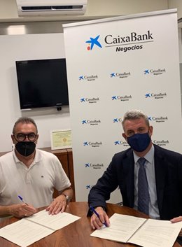 CaixaBank y Alcentro suscriben un acuerdo para apoyar a los comercios sevillanos