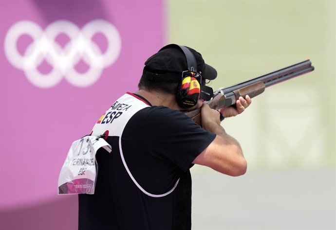 Alberto Fernández realiza un disparo en los Juegos Olímpicos de Tokio