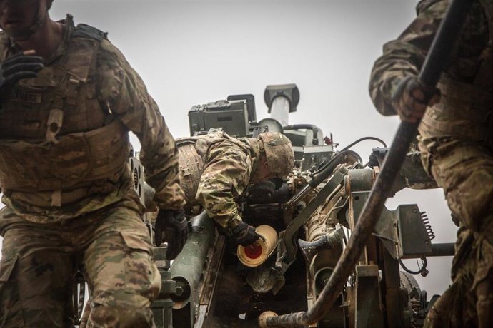 Archivo - Un soldado de EEUU en la base militar de Al Qaim, situada en Irak, cerca de la frontera con Siria, durante las operaciones contra Estado Islámico en Baghuz