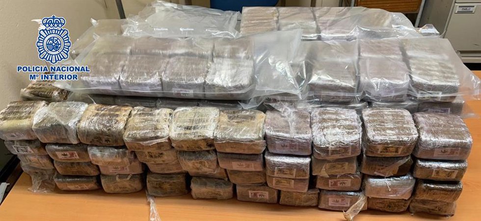 La Policía Nacional incauta 243 kilogramos de hachís ocultos en un trastero y a bordo de un vehículo