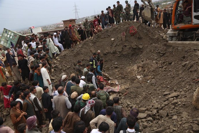 Archivo - Arxiu - Tasques de cerca a l'Afganistan  després de les inundacions provocades per les pluges