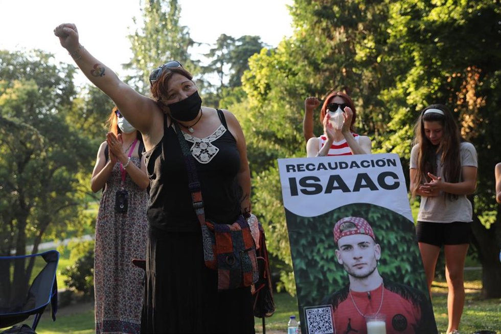 Ángeles, madre de Isaac, participa en un homenaje a su hijo Isaac